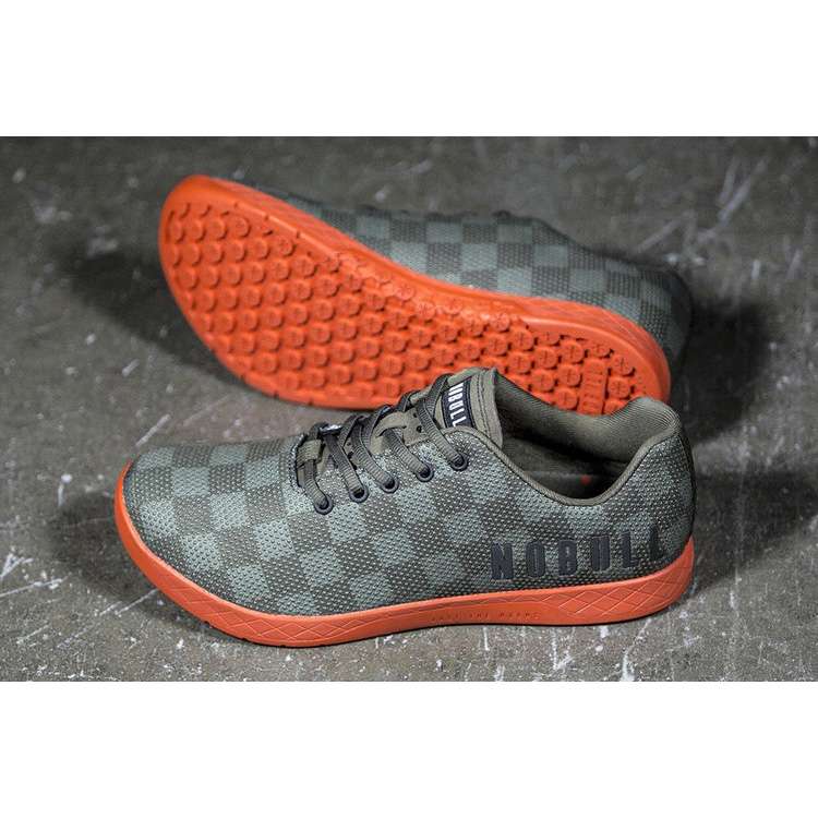 Tenis Deportivos Nobull Chess Trainer Mujer Verde Oliva Naranjas | MX-52357